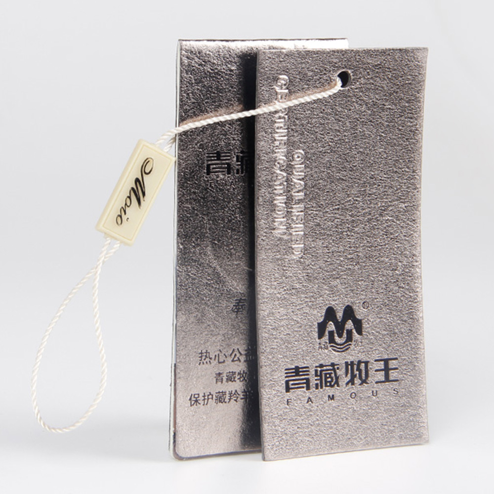 服裝紙牌生產(chǎn)廠家只是工序比普通紙品要少而已 服裝紙牌生產(chǎn)廠家只是工序比普通紙品要少而已