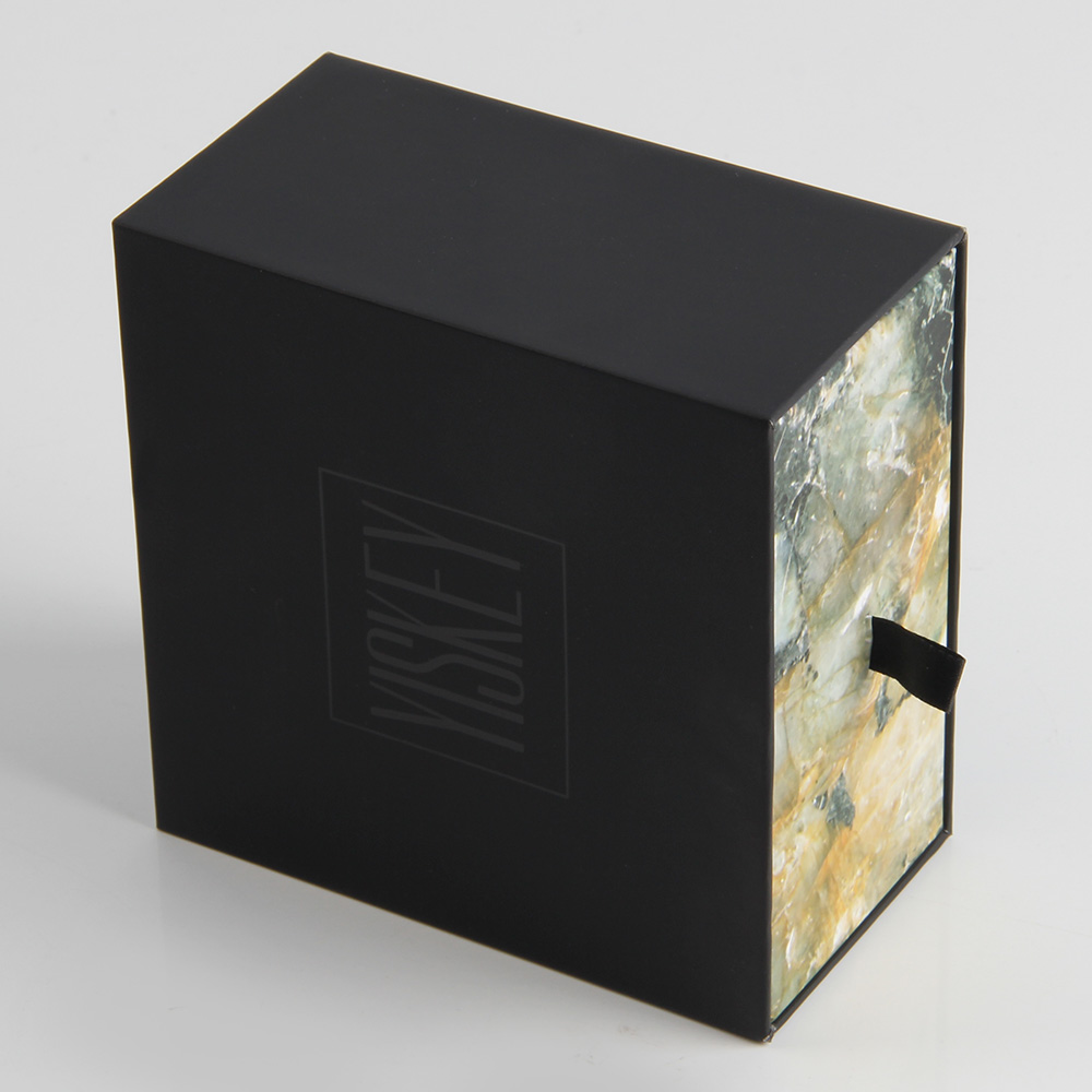 面膜精裝盒工廠的產(chǎn)品帶不帶病毒呢？