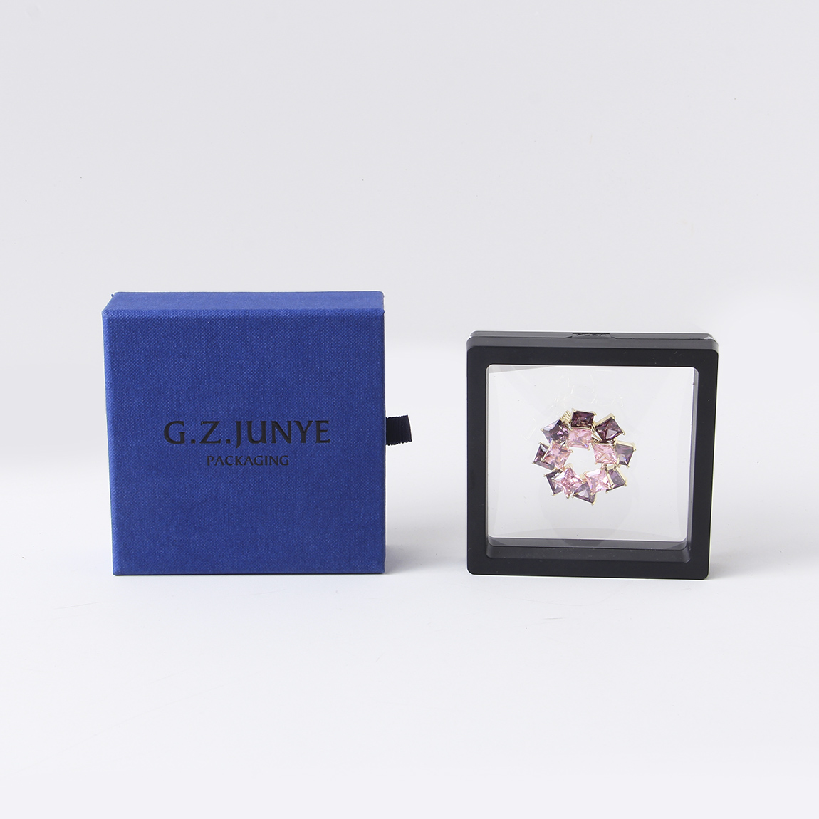 紙質(zhì)珠寶包裝盒會有哪些生產(chǎn)上的細節(jié)需要注意？